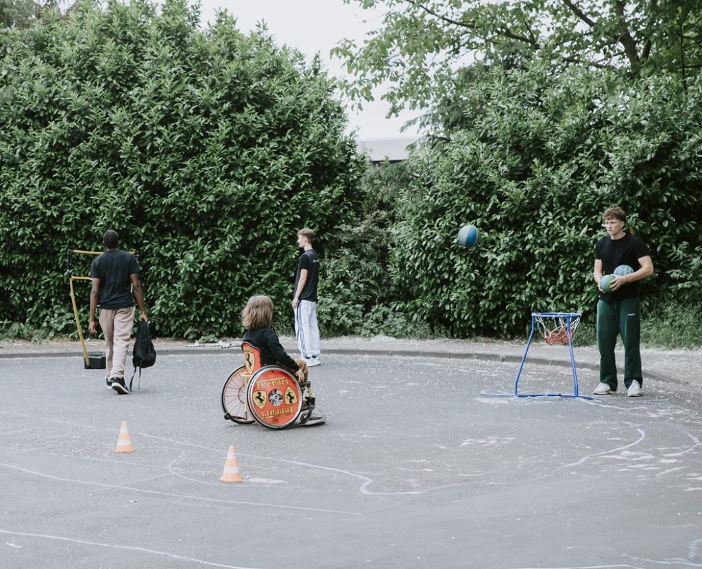 Die Helfer von Körbe für Köln im Einsatz am Minikorb